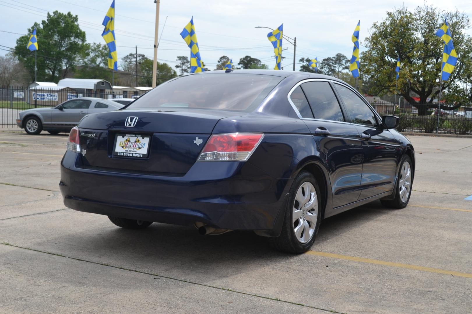 2009 Royal Blue Pearl Honda Accord EX-L Sedan AT (1HGCP26819A) with an 2.4L L4 DOHC 16V engine, 5-Speed Automatic transmission, located at 1355 North 11th Street, Beaumont, 77702, (409) 832-0006, 30.094290, -94.130096 - Photo#4